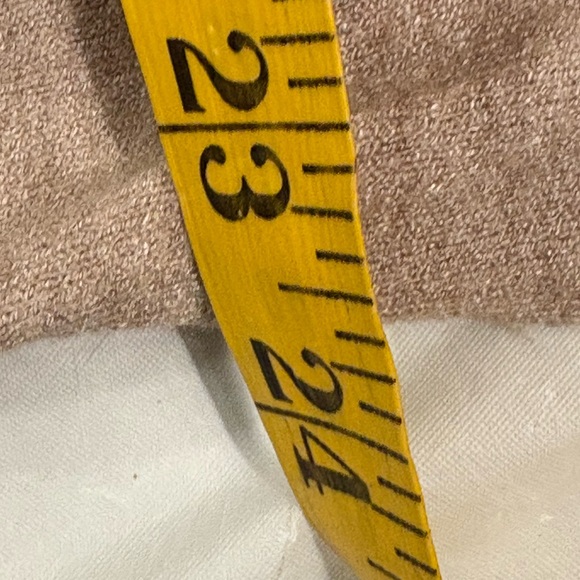 Aaeda Tan Sweater with Dragonfly Design. Sleeveless size XL - Picture 7 of 9